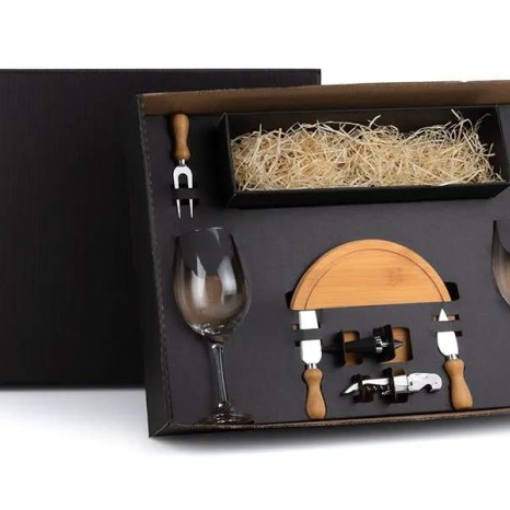 Kit Queijo e Vinho Com Espaço Para Garrafa 9 Peças com Logo 